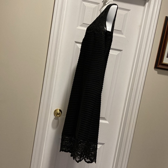 NWOT - R&M Richards New York Black Lace Sleeveless Sequinned Dress - Sz 12 - Picture 8 of 12